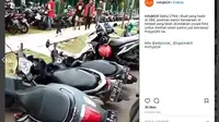 Sejumlah motor yang parkir sembarangan di Jl Asia Afrika, Senayan, dijungkirbalikkan (ig:infojkt24)