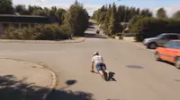 Aksi Pemain Skateboard Terjatuh dan Terbang Bagaikan Superman