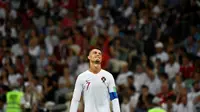 Pelatih Timnas Portugal, Fernando Santos, berharap Cristiano Ronaldo tak pensiun setelah tersingkir dari Piala Dunia 2018.