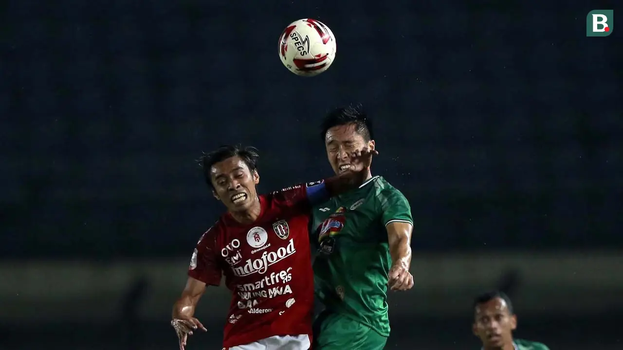 FOTO: PS Sleman Imbangi Tanpa Gol Bali united di Babak Pertama - Fadiil Sausu; Arthur Daniel Irawan