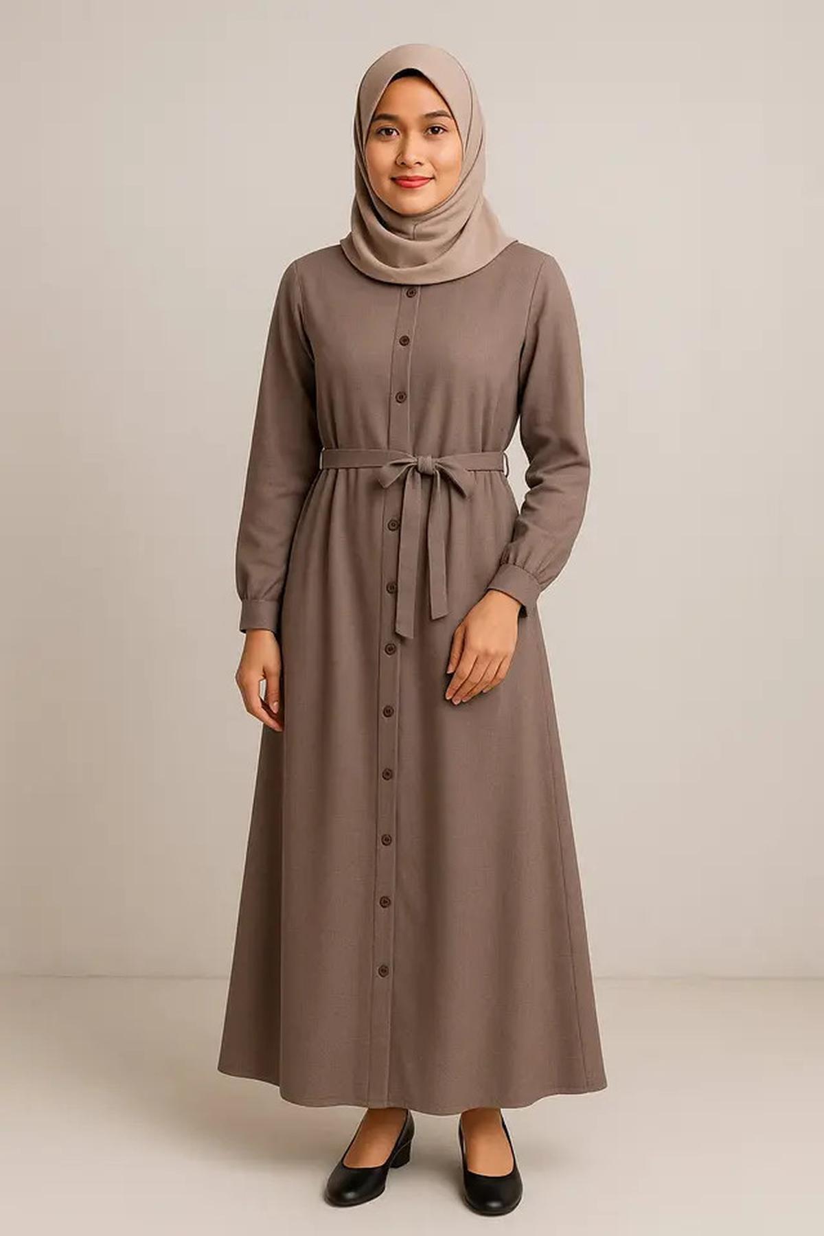 5 Model Gamis Syar'i dengan Aksen Kancing Depan, Cocok untuk Busui