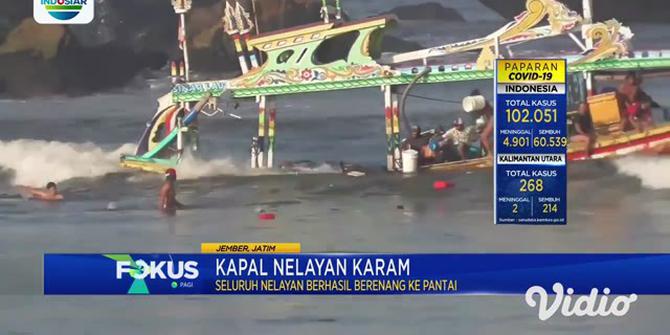 VIDEO: Kapal Karam di Perairan Puger Jember akibat Cuaca Buruk