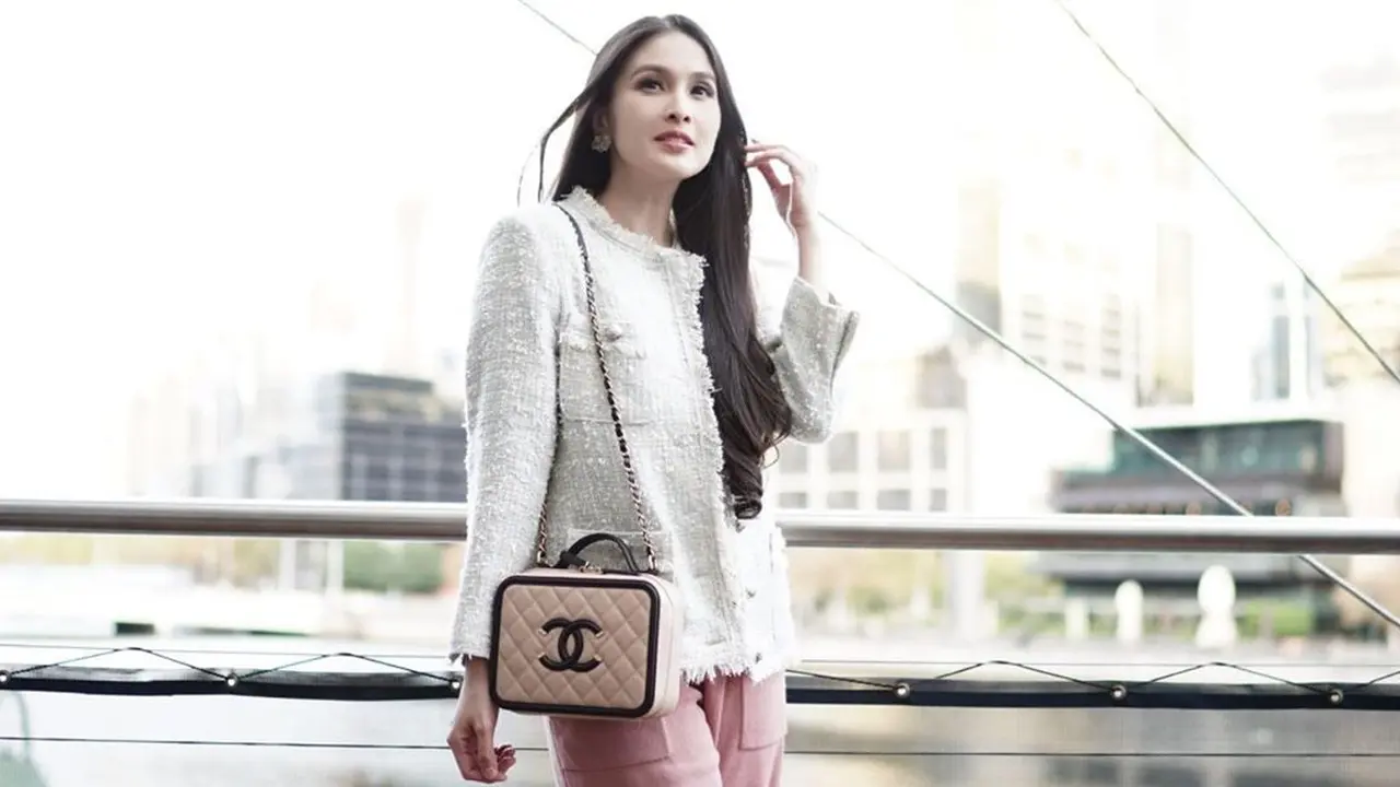 Koleksi Tas Sandra Dewi
