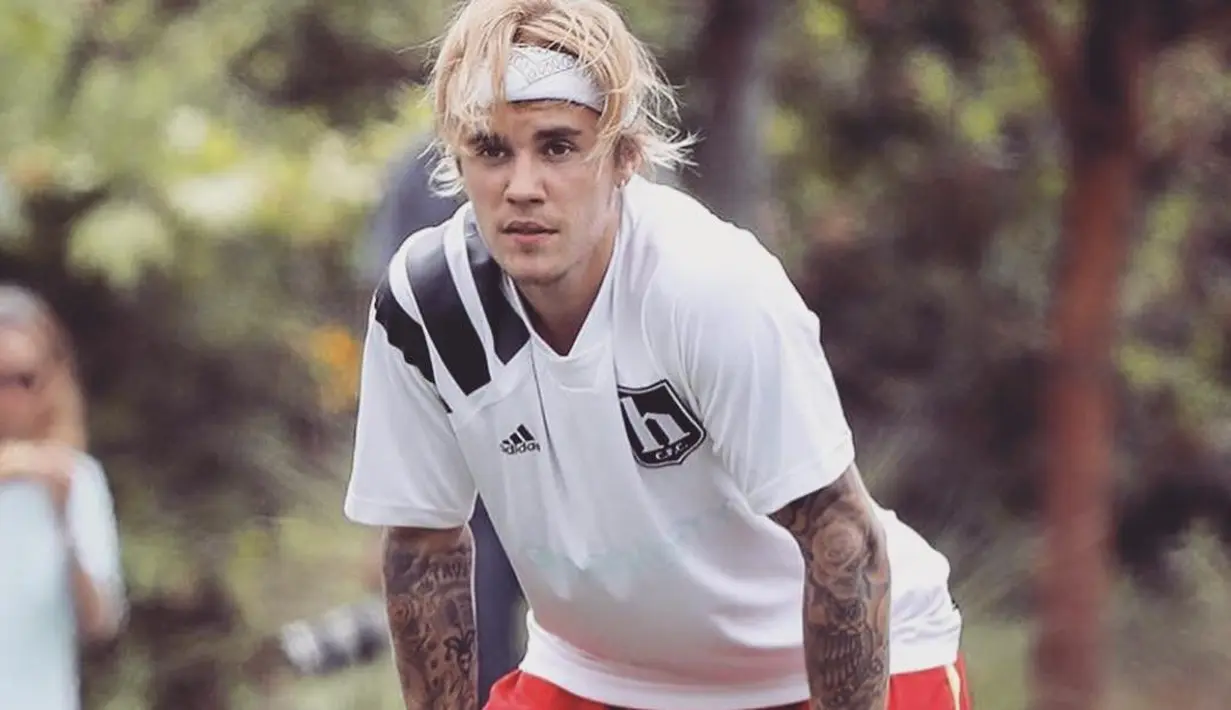 Justin Bieber sepertinya nggak masalah miliki rambut panjang. (instagram/justinbieber)