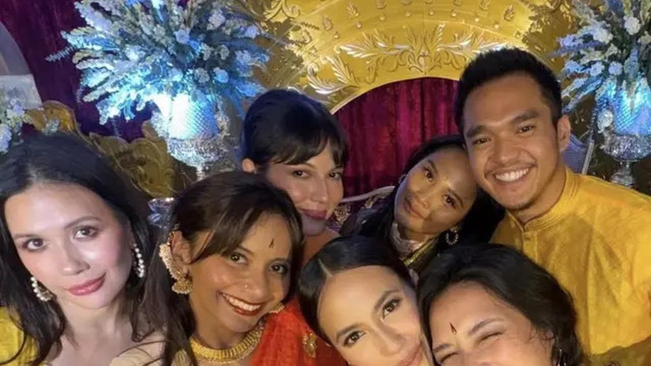 Resmi Menikah dengan Crazy Rich Malaysia, 6 Gaya Pevita Pearce Kenakan Baju India saat Henna Night