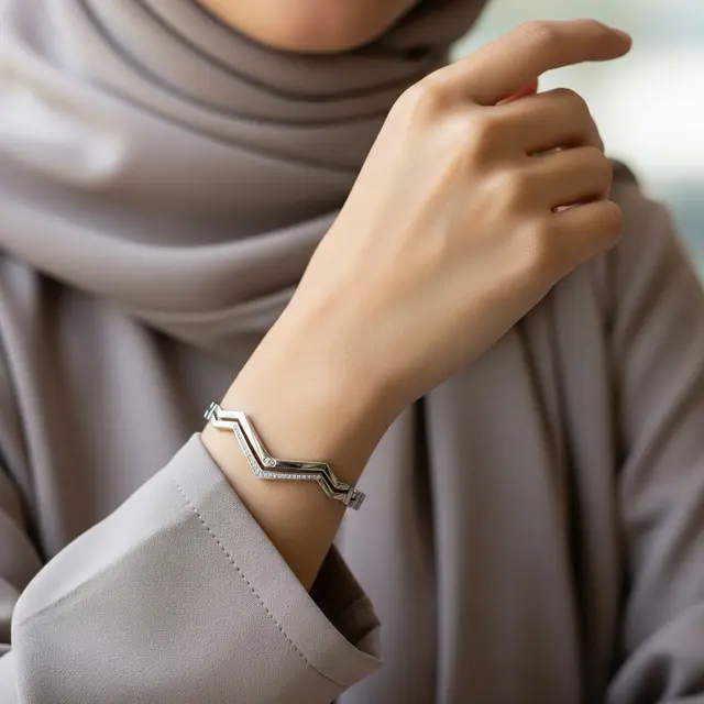 9 Model Gelang Emas Tipis Cantik untuk Hijabers, Tampil Makin Anggun