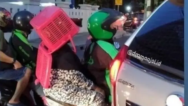 6 Potret Nyeleneh Driver Ojol dan Penumpangnya Ini Bikin Ngakak