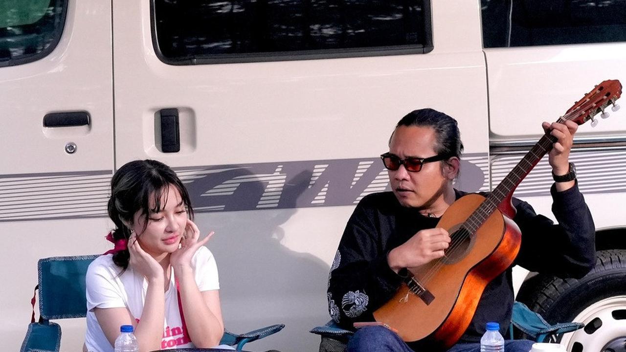 "Aku bersyukur atas apa yang aku punya sekarang," tambahnya.