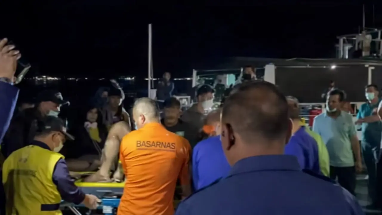 KM Anaya terbakar