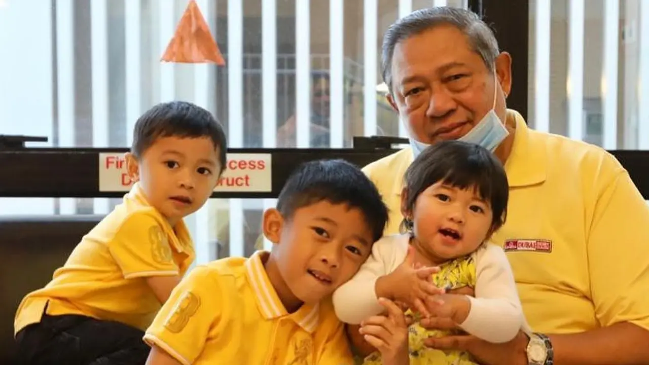 SBY bersama cucu