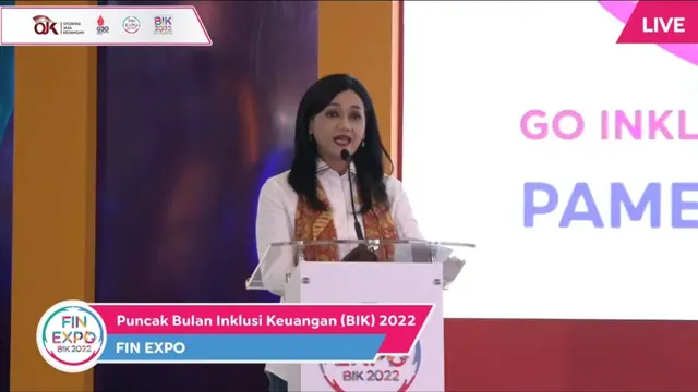 Anggota Dewan Komisioner OJK bidang Edukasi dan Perlindungan Konsumen Friderica Widyasari Dewi