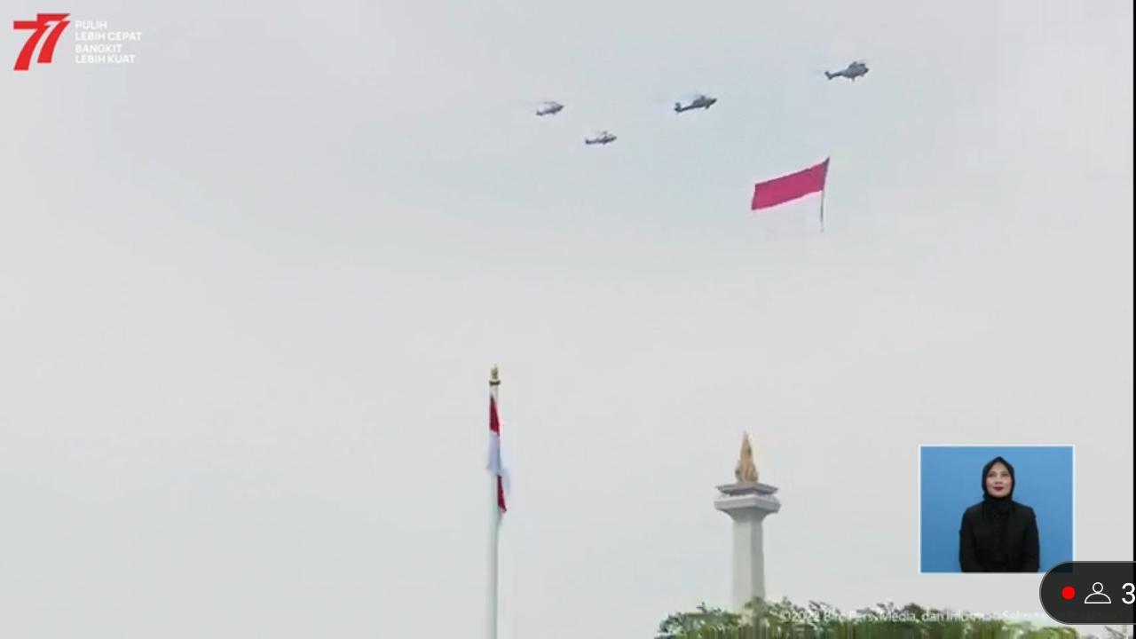 pesawat tempur berjenis F-16 itu terbang dengan membentuk formasi angka 77.