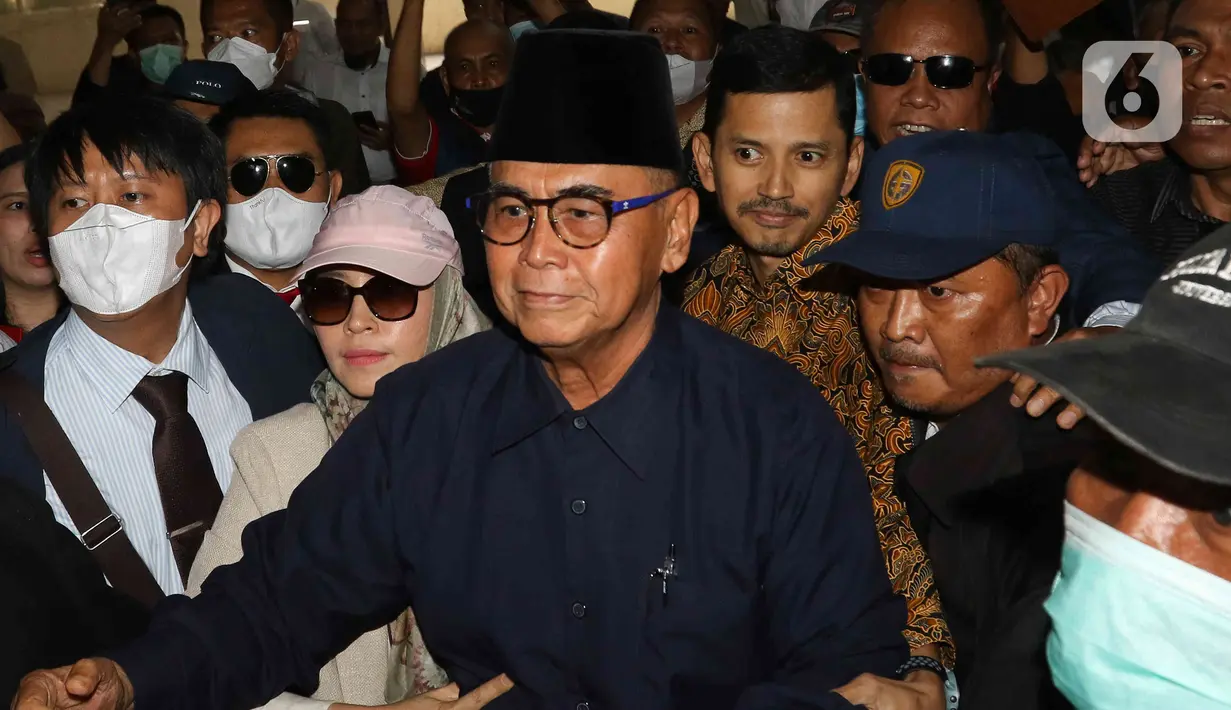 Panji tidak menjelaskan apa pun saat tiba di Bareskrim. (Liputan6.com/Herman Zakharia)
