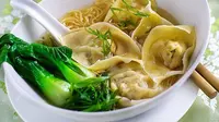 Wonton Soup Noodle| via : steamykitchen.com