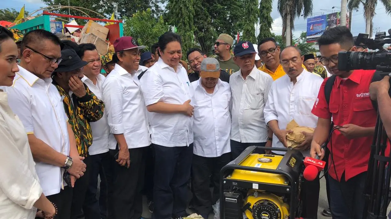 Ketua Umum Partai Golkar Airlangga Hartarto, mengunjungi lokasi gempa dan tsunamu di  Kota Palu, Sulawesi Tengah. (Istimewa)
