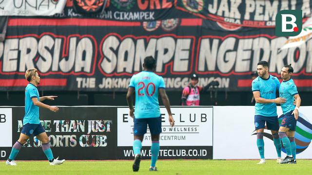 Foto: Bermain di Depan Ribuan The Jakmania, Persija Jakarta Dikalahkan Klub Malaysia di Laga Uji Coba