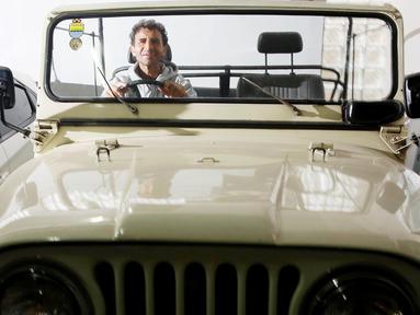 Persib Bandung sempat menggemparkan jagat sepak bola tanah air saat mendatangkan Luis Milla sebagai pengganti Robert Alberts untuk mengarungi Liga 1 2022/2023. (Bola.com/M Iqbal Ichsan)