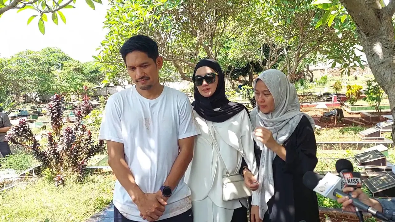 Ibnu Jamil Berduka Ibunya Meninggal Dunia