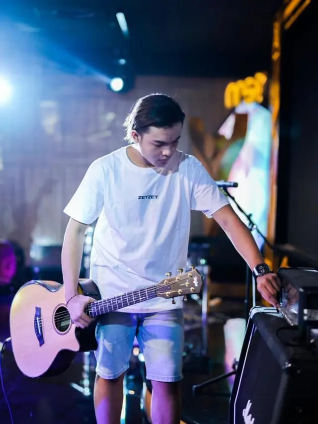Terjun ke Industri Musik, Restu Siap Ikuti Jejak Charly van Houten. (ist)