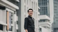 8 Model Kemeja Kerja Pria Lengan Panjang Terbaru, Cocok untuk Gaya Formal hingga Kasual
