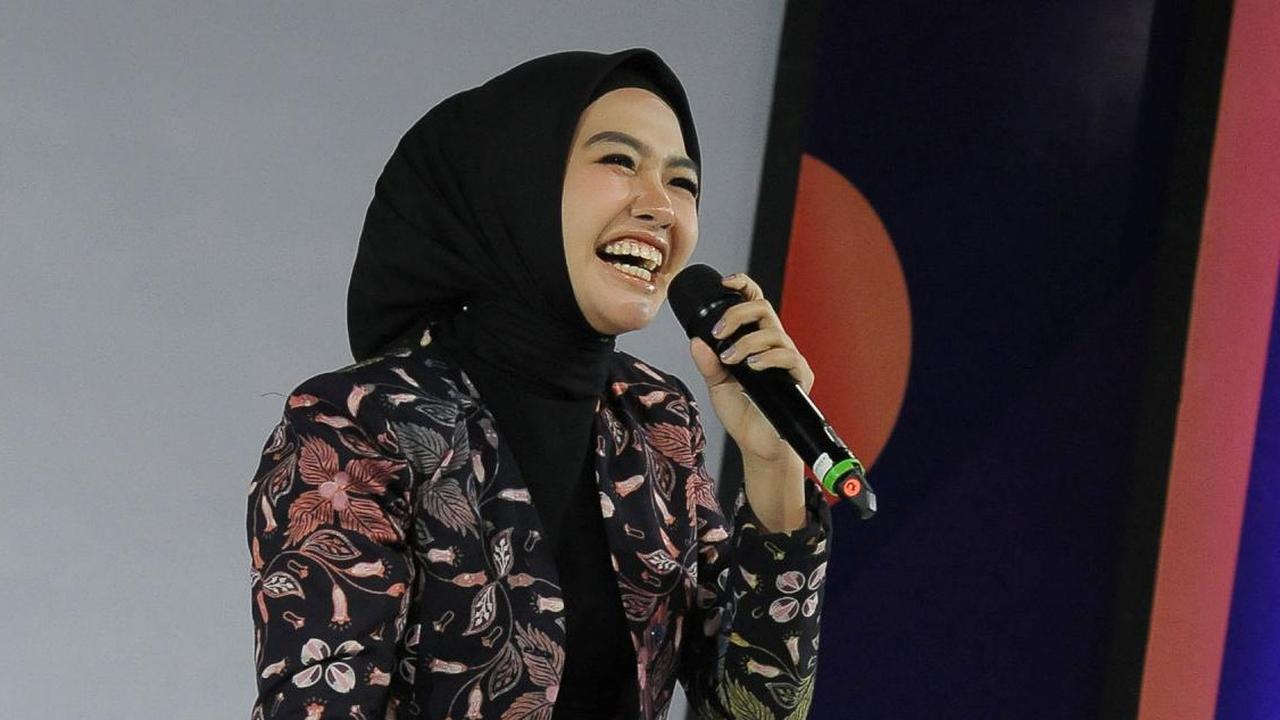 Open Mic Merdeka Vol I: Istri Bupati Taliabu Zahra Yolanda Cerita Kisah Cinta