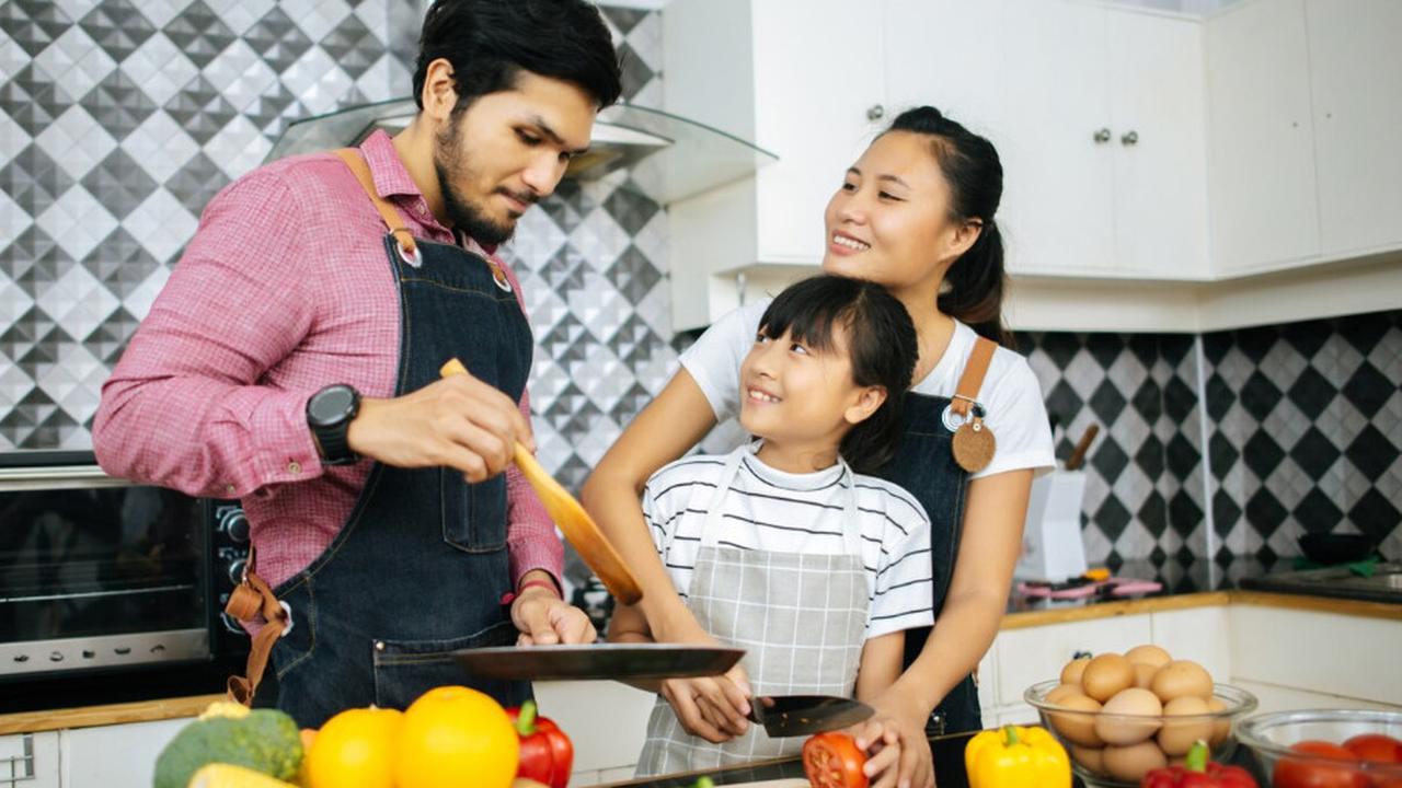 Malam Tahun Baru di Rumah? Ini 5 Camilan Lezat yang Bisa Dibuat Bareng Anak untuk Ramaikan Tahun Baru