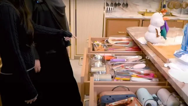 10 Potret Dapur Rumah Tasyi Athasyia, Super Canggih hingga Estetika Glamor dengan Sentuhan Putih dan Emas