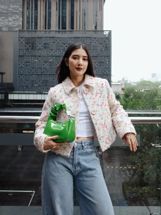 Adu Gaya Rossa dan Fitria Anggraini Tenteng Tas yang Sama Seharga Rp6,5 Juta-an