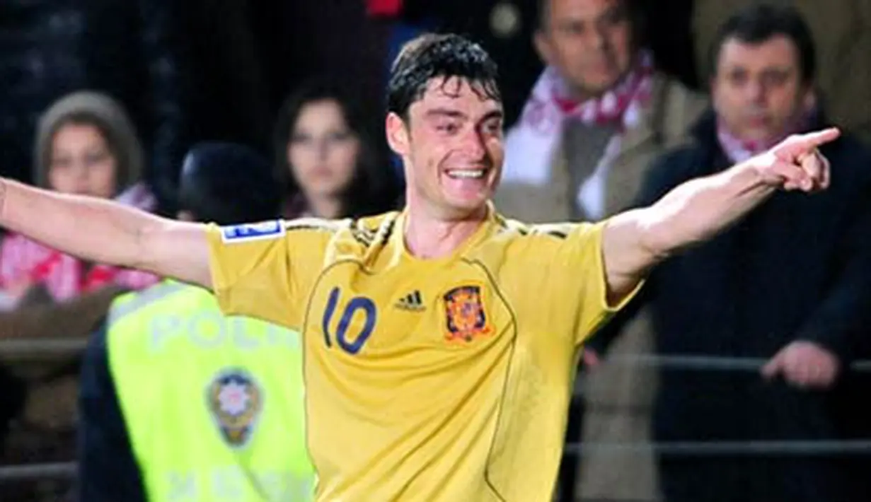Spain&#039;s Albert Riera celebrates after his goal against Turkey during their 2010 FIFA World Cup qualification match at the Ali Samiyen stadium in Madrid on April 1, 2009. AFP PHOTO/MUSTAFA OZER