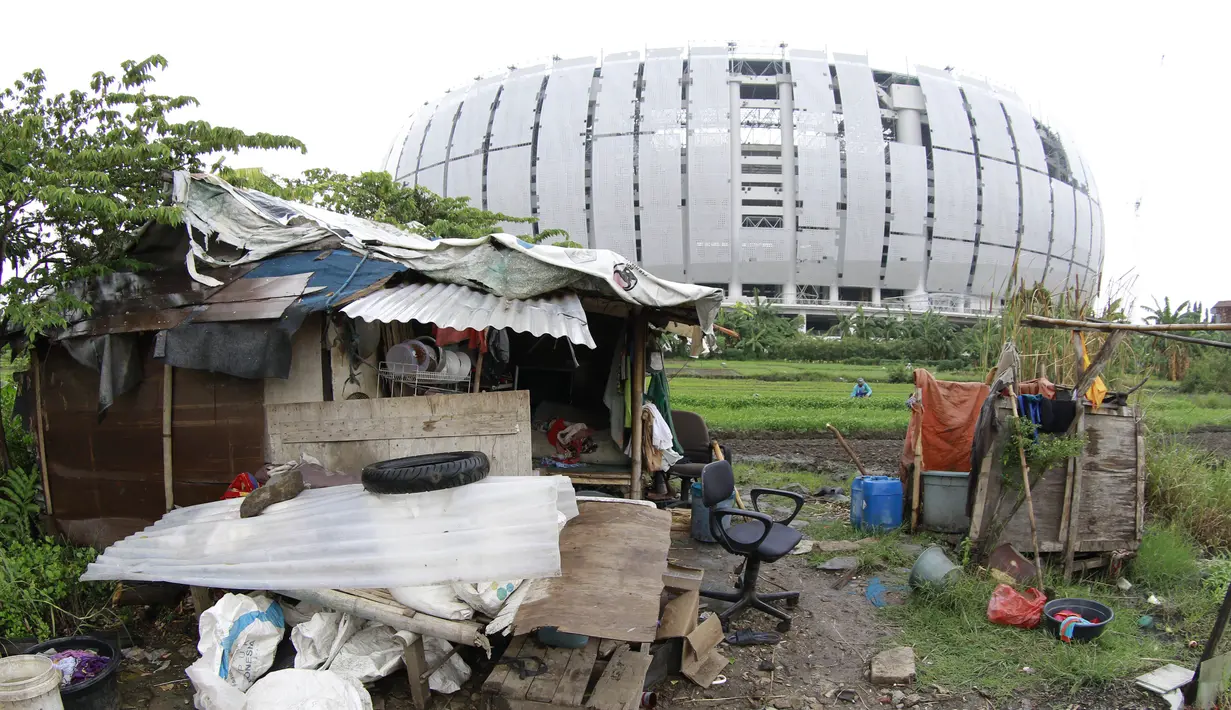 Tampak gubuk sebagai tempat tinggal para petani yang menggantungkan hidup dari bertani di lahan tersebut. (Bola.com/M iqbal Ichsan)