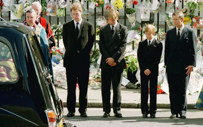 Pangeran Harry berdiri tegar dalam upacara pemakaman Putri Diana (Reuters)