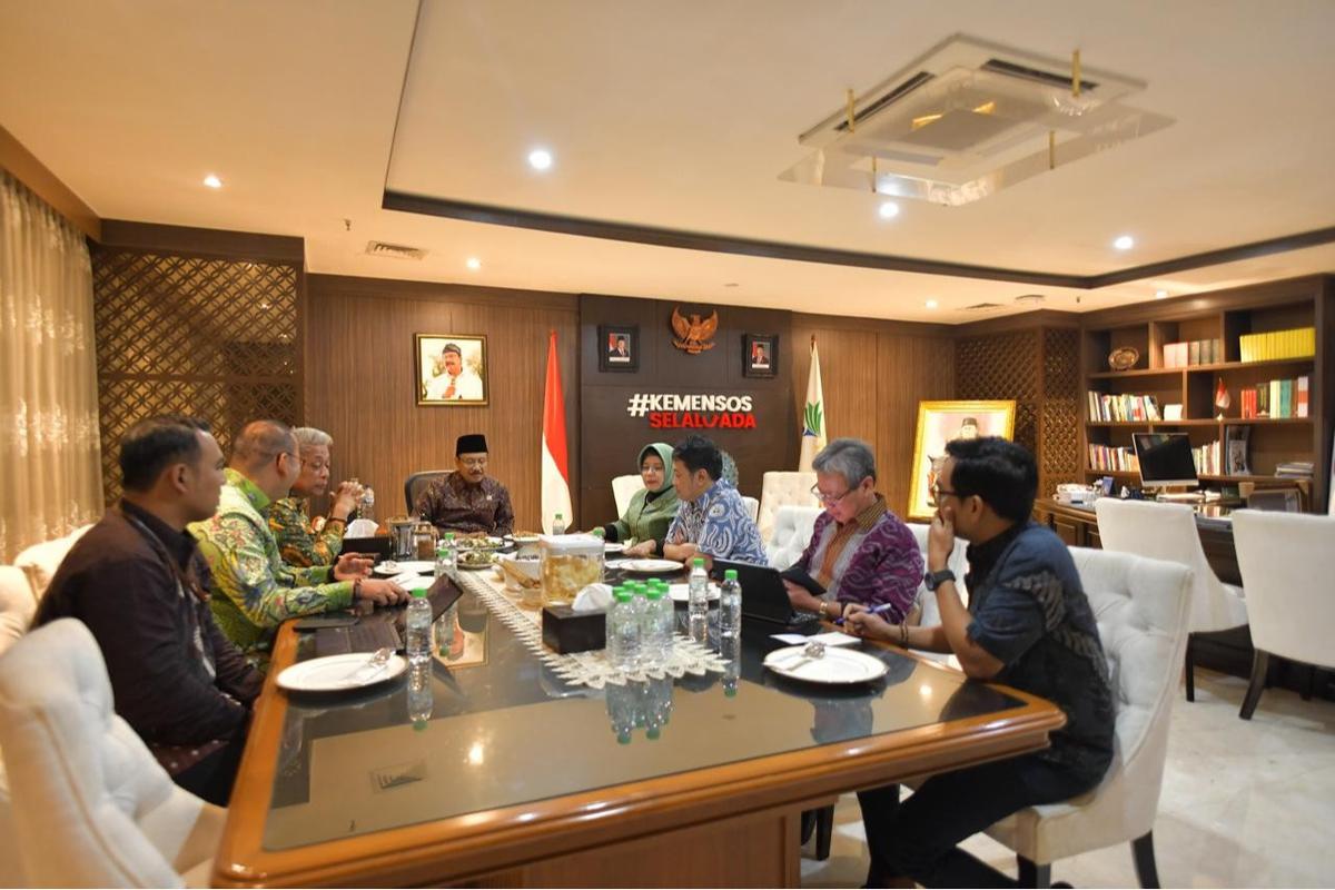 Mensos Gus Ipul saat menerima Kepala Badan Pusat Statistik (BPS) Amalia Adininggar Widyasanti di Kantor Kementerian Sosial