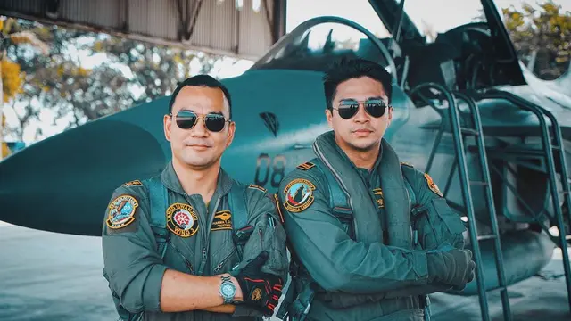 Gaya Deva Mahenra Saat Berperan Jadi Prajuit TNI AU, Tampil Gagah