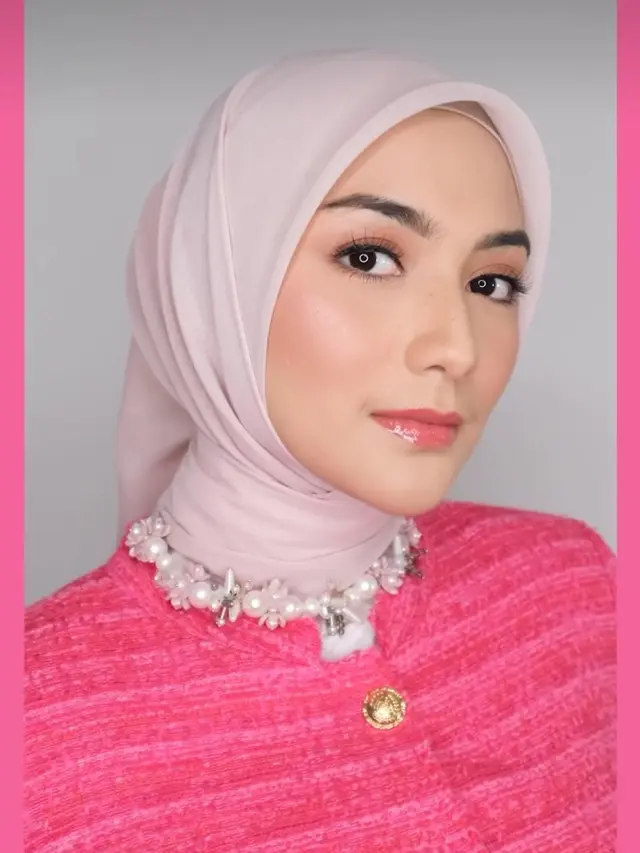 Citra Kirana Cosplay Jadi Barbie Syariah