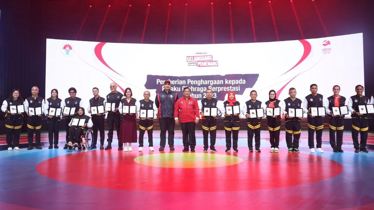 Prabowo berujar, para atlet yang berprestasi telah menunjukkan semangat juang tinggi dan bangsa yang kuat.<br>