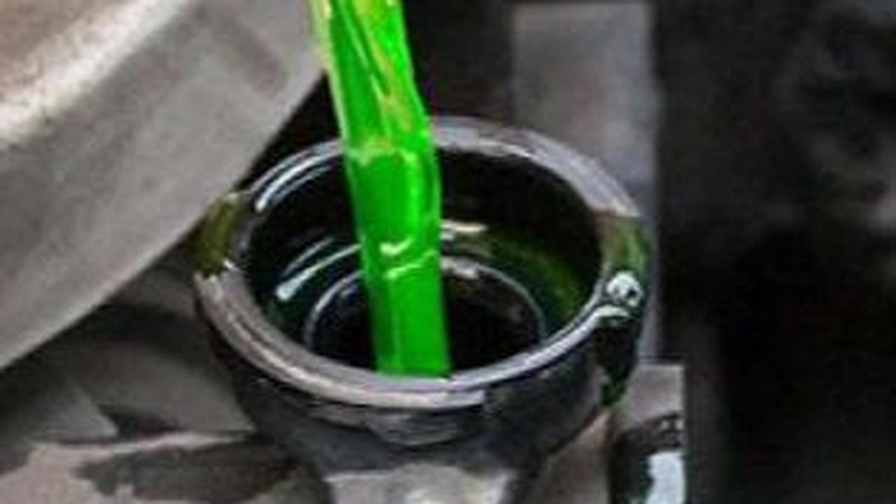 Lakukan pemeriksaan terhadap kebocoran pada Sistem Pendingin