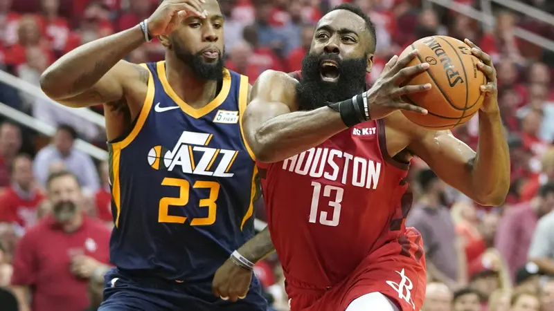 Harden berhasil membuat triple double dengan 32 poin, 13 rebound dan 10 assists.