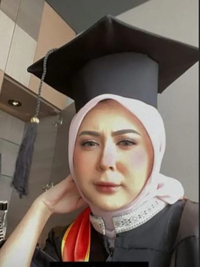 6 Momen Bahagia Kesha Ratuliu saat Wisuda, Ditemani Tunangannya