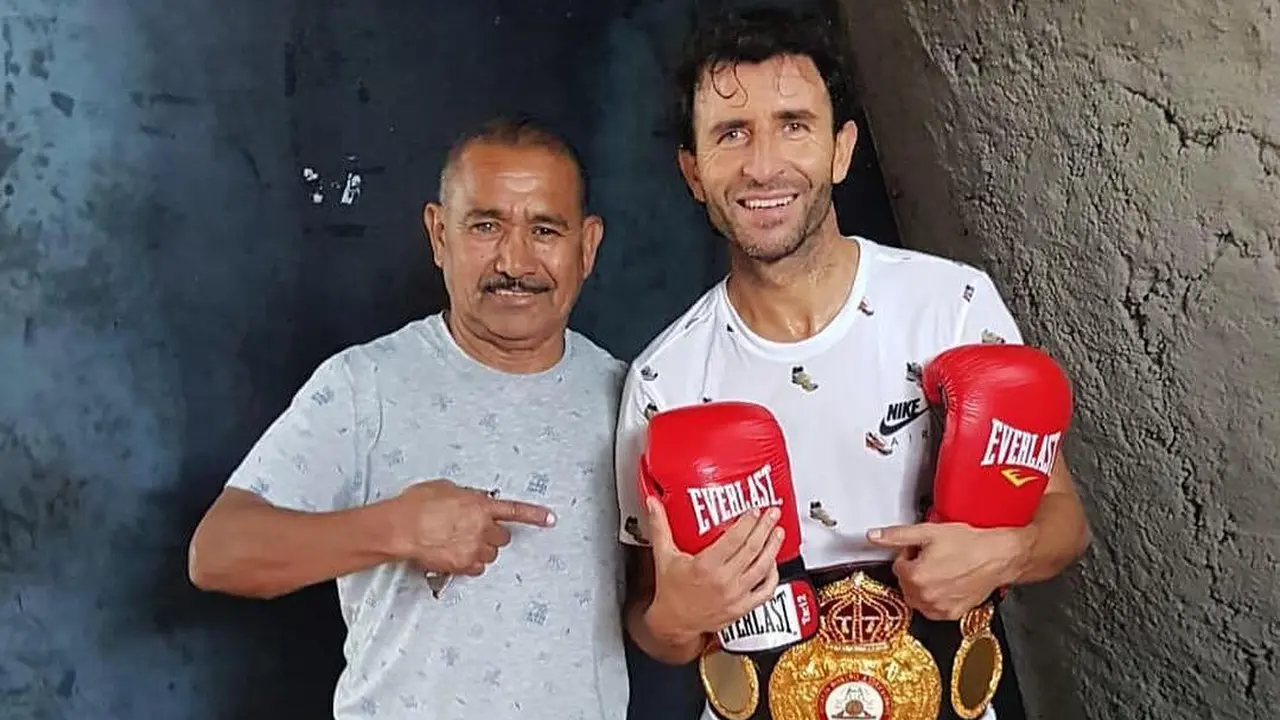 Luis Milla bersama Walter Gonza Mauro