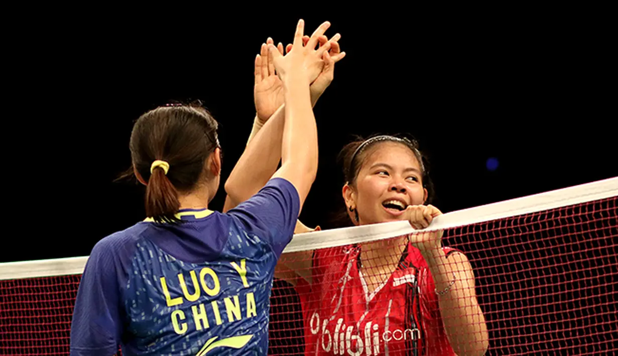 Aksi Greysia Polii/Nitya Krishinda di babak perempat fnal Indonesia Open 2015. (Peksi Cahyo/Bola.com)