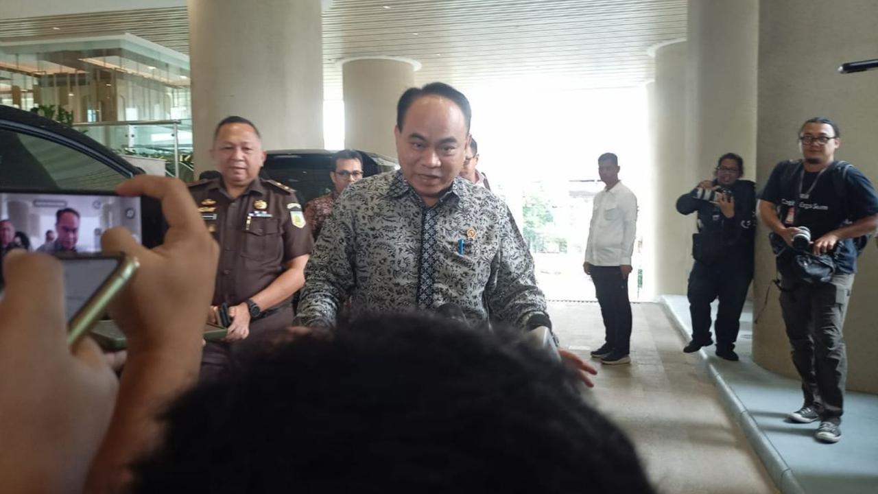 Budi menegaskan proyek pembangunan BTS tetap berjalan kendati sempat mangkrak karena kasus korupsi.