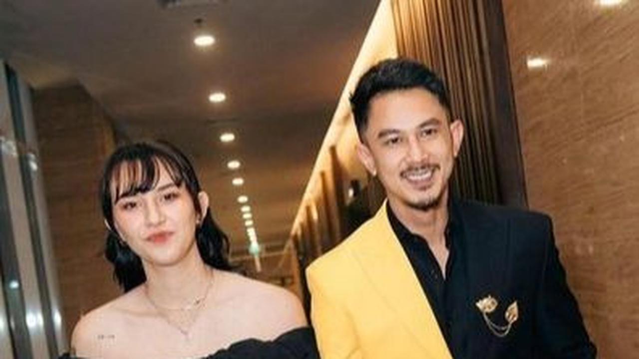 7 Foto Mesra Dahlia Poland dan Fandy Christian di Acara Indonesian TV Awards 2023
