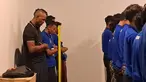 Legenda sepak bola Prancis, Eric Abidal menunaikan salat Maghrib berjamaah sebelum kegiatan BRImo Future Garuda di Lapangan BRILiaN Stadium, Jalan Fatmawati Raya, Jakarta, Selasa (30/05/2023). (Bola.com/Muhammad Adiyaksa)