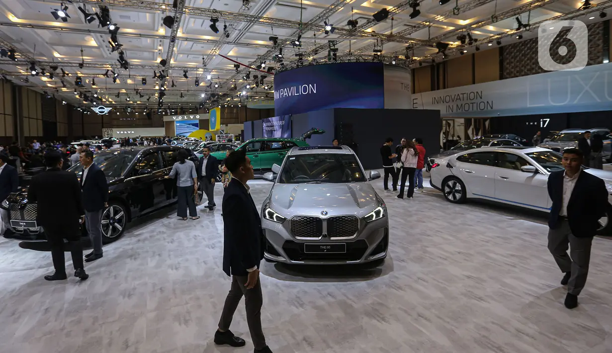 The All New 5 BMW hadir dengan tampilan mewah dengan ciri khas double kidney grill. (Liputan6.com/Angga Yuniar)