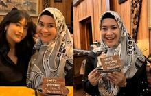 Potret Ikke Nurjanah Rayakan Ulang Tahun ke-50, Pesonanya Tidak Luntur