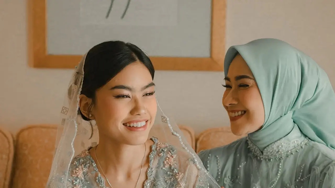 Cantiknya Namira Adjani, Putri Alya Rohali dalam Balutan Dress Lace Hijau Pastel Berpayet Pink di Pengajian Pranikah