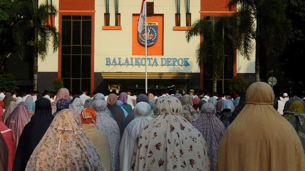 Dalam surat edaran tersebut, pemerintah mengimbau para camat, lurah, hingga Ketua Umum MUI Kota Depok agar melaksanakan shalat Istisqa.