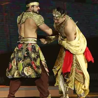 Drama musikal Indonesia Keren 2 yang telah digelar pada Jum’at (24/3) lalu berhasil memikat hati penontonnya. Berkisah tentang sejarah Nusantara yang diperankan oleh artis Indonesia dan India. (Bambang E. Ros/Bintang.com)