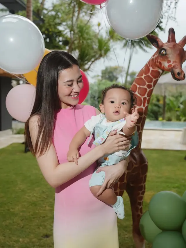 Aaliyah Massaid Rayakan Ulang Tahun Pertama Arash di Bali. [@aaliyah.massaid]