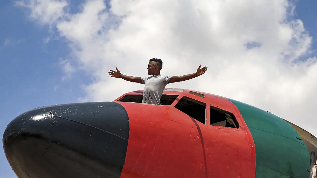 Saudara Kembar Palestina Sulap Boeing 707 Jadi Restoran
